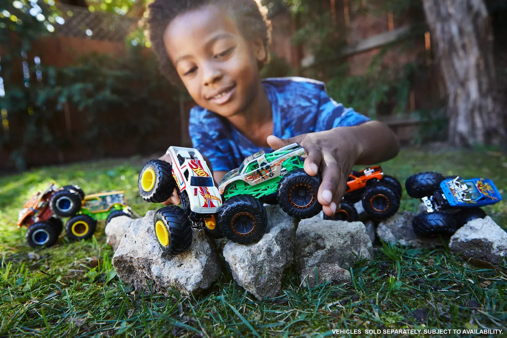 Hot Wheels Monster Trucks Motosaurus vs Mega-Wrex 1:64 Scale Demolition Doubles 2-Pack