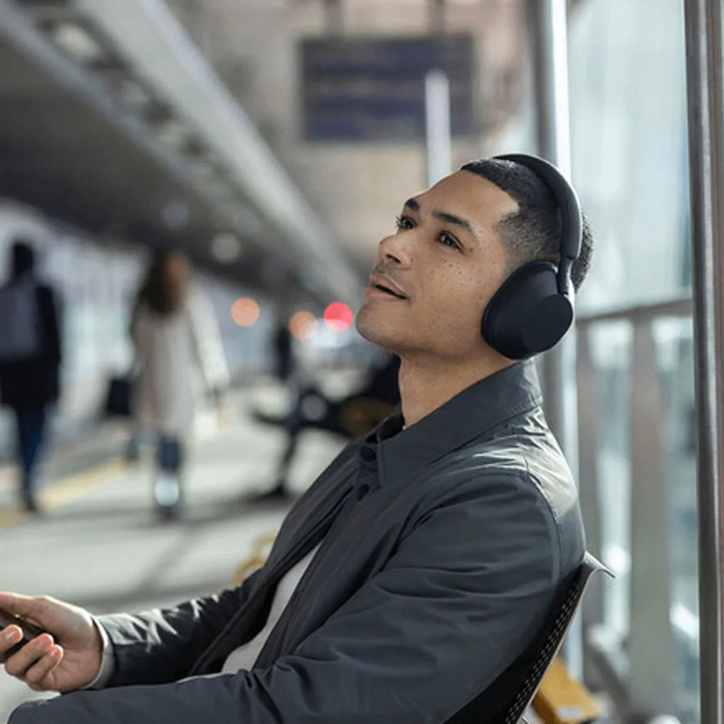 WH-1000XM5 Noise-Canceling Wireless Over-Ear Headphones (Black), 30 Hours Playback Time, Hands-Free Calling, Alexa Voice Control - Kit with Charging Cube and Portable Charger