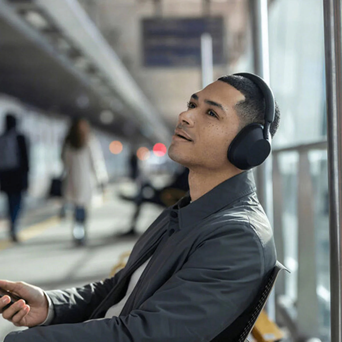 WH-1000XM5 Noise-Canceling Wireless Over-Ear Headphones (Black), 30 Hours Playback Time, Hands-Free Calling, Alexa Voice Control - Kit with Charging Cube and Portable Charger